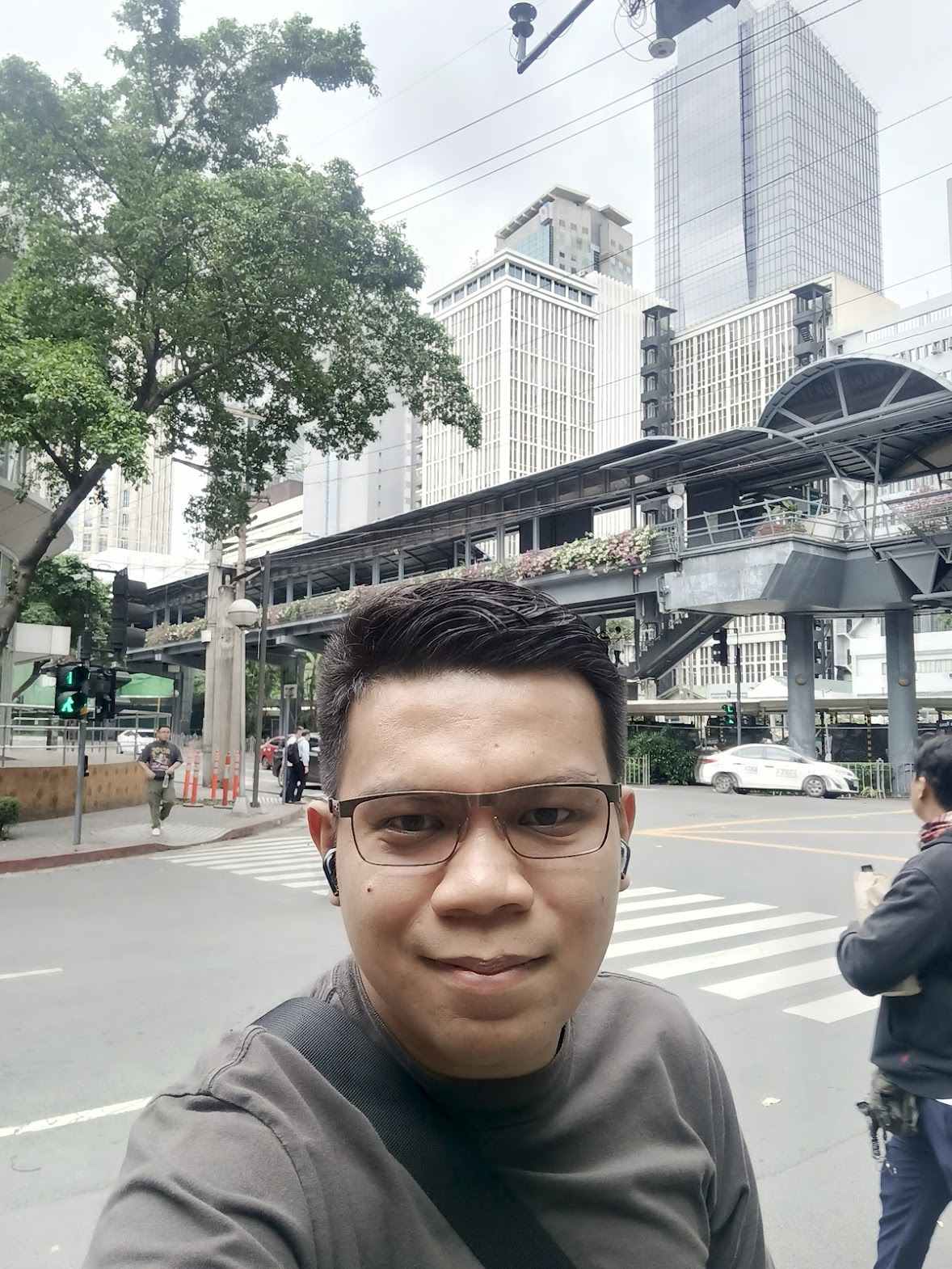 self portrait at the city