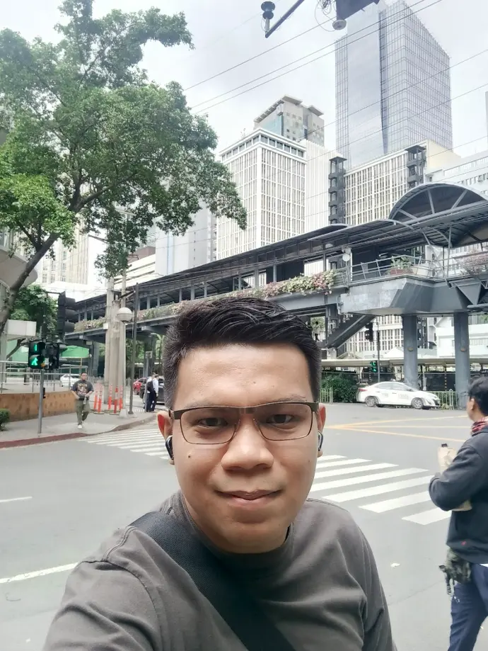 self portrait at the city